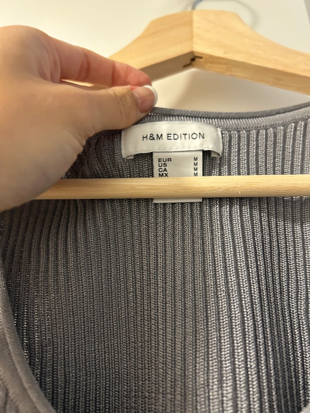 H&M Teardrop Ribbed Top - Picture 2 of 2